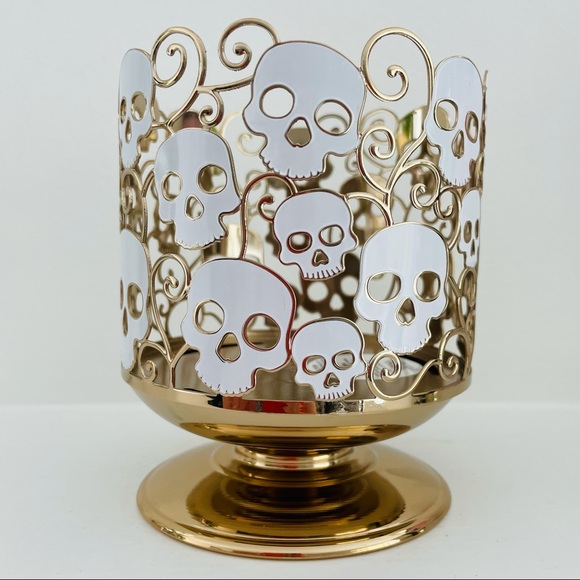 Bath & Body Works Other - Bath and Body Works Skulls Halloween candle holder
